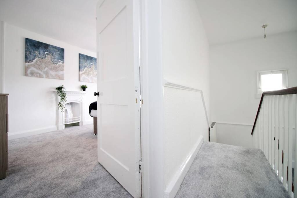 Spacious Georgian 3Bedroom Apartment- 10 Minute Walk To The River Avon, Roman Baths And Bath Abbey บาธ ภายนอก รูปภาพ