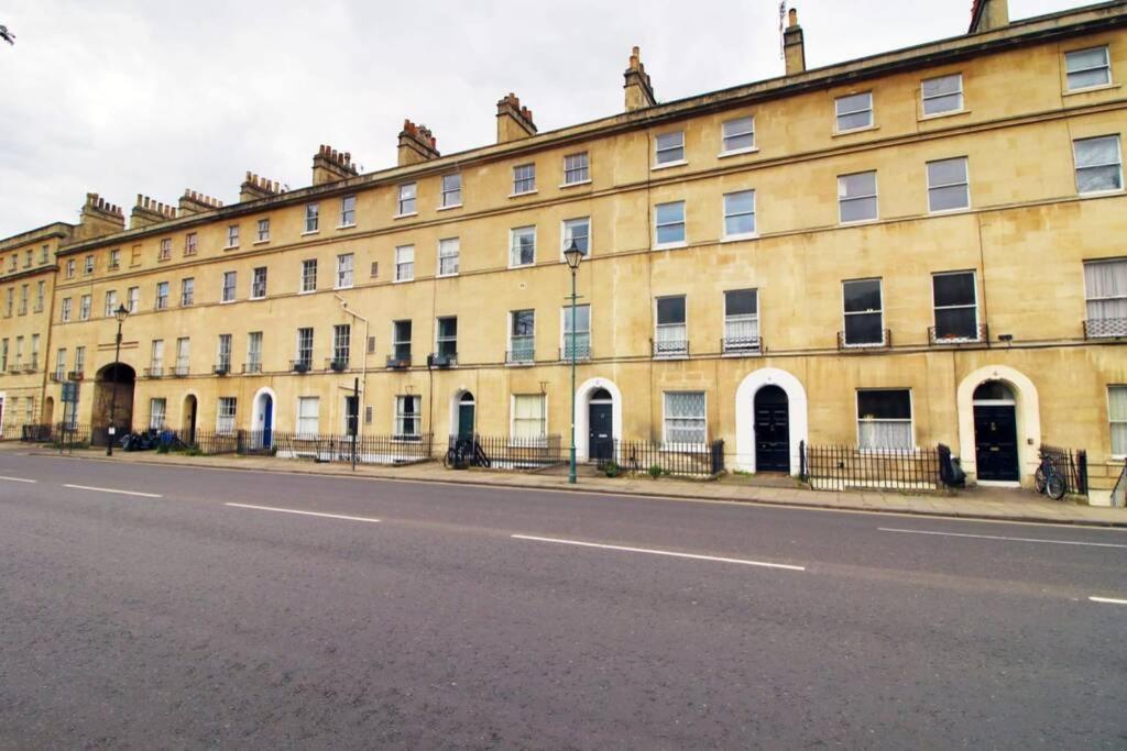 Spacious Georgian 3Bedroom Apartment- 10 Minute Walk To The River Avon, Roman Baths And Bath Abbey บาธ ภายนอก รูปภาพ