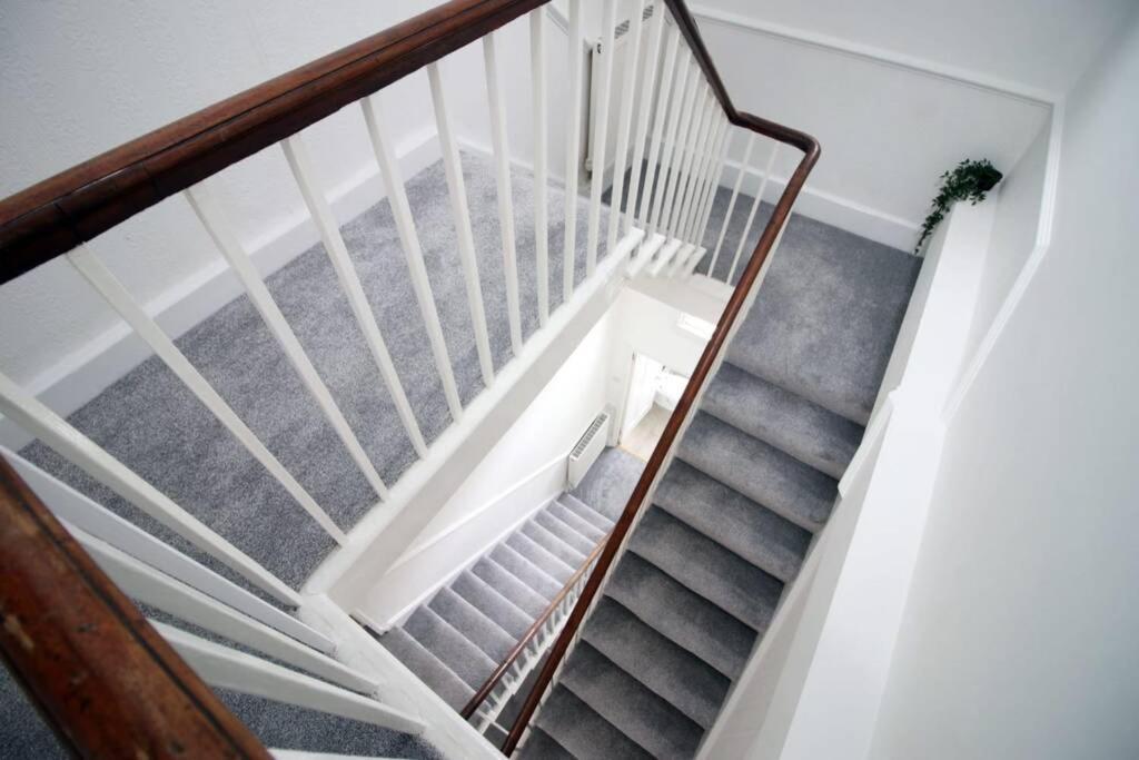 Spacious Georgian 3Bedroom Apartment- 10 Minute Walk To The River Avon, Roman Baths And Bath Abbey บาธ ภายนอก รูปภาพ