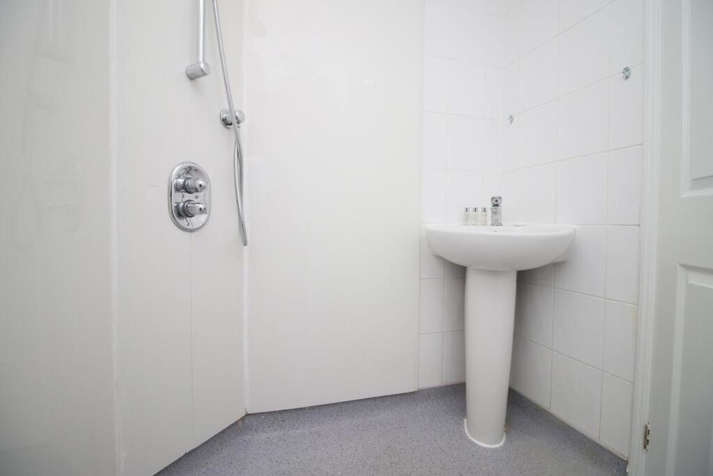 Spacious Georgian 3Bedroom Apartment- 10 Minute Walk To The River Avon, Roman Baths And Bath Abbey บาธ ภายนอก รูปภาพ