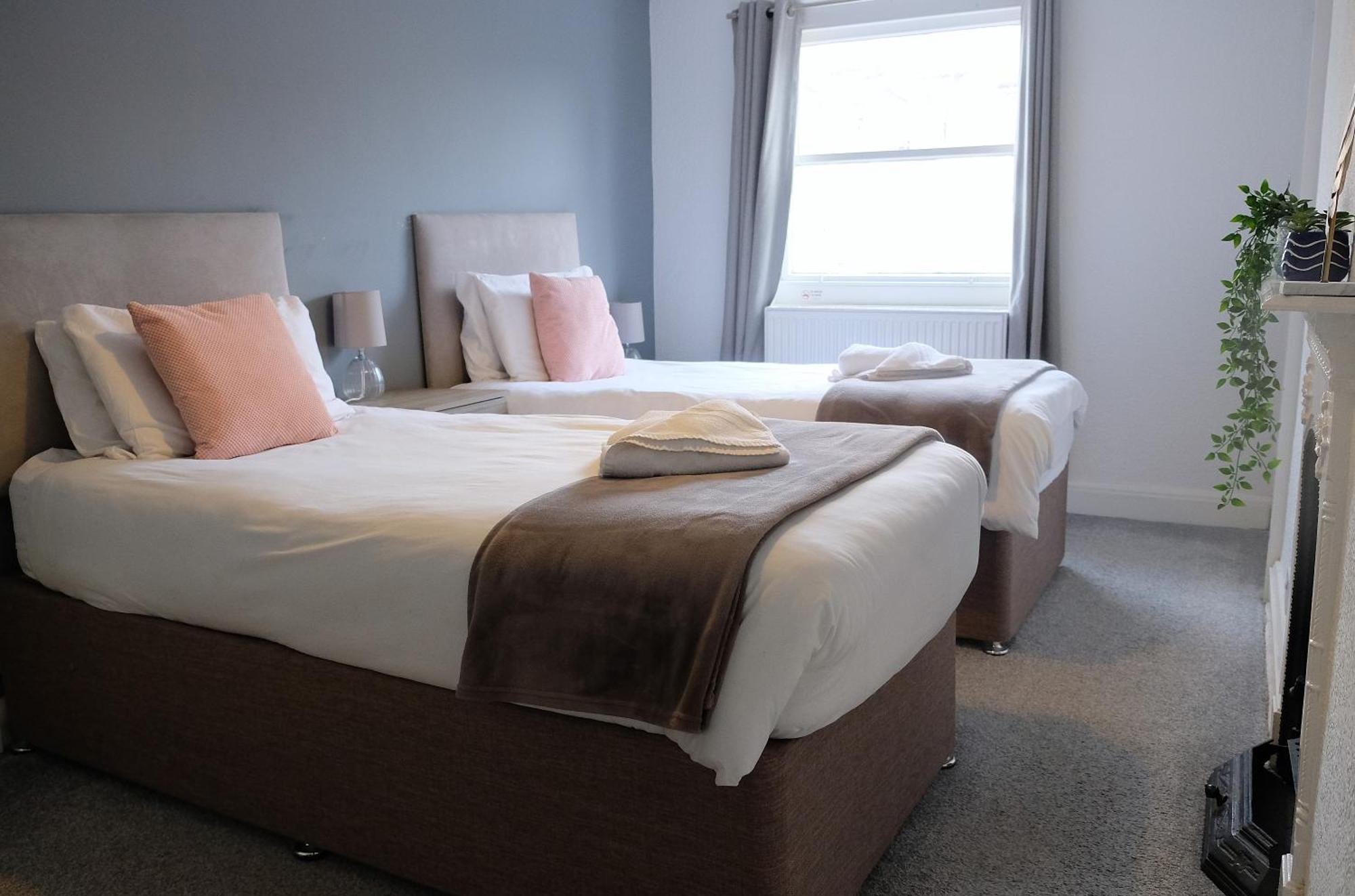 Spacious Georgian 3Bedroom Apartment- 10 Minute Walk To The River Avon, Roman Baths And Bath Abbey บาธ ภายนอก รูปภาพ