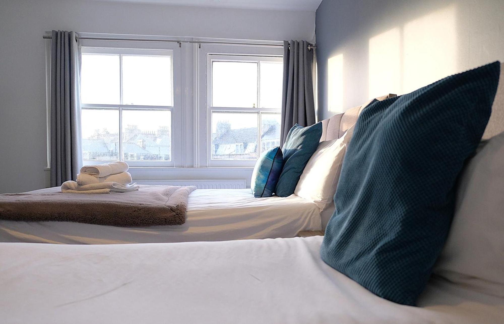 Spacious Georgian 3Bedroom Apartment- 10 Minute Walk To The River Avon, Roman Baths And Bath Abbey บาธ ภายนอก รูปภาพ
